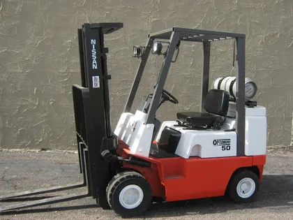 Montacargas Nissan 3,000 lbs