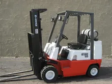 Montacargas Nissan 3,000 lbs — vista 1
