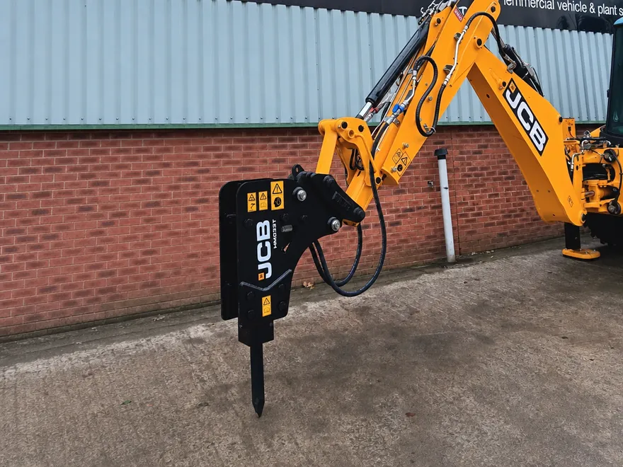 Retroexcavadora JCB con Martillo Hidráulico