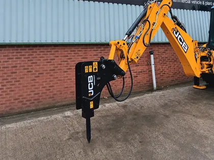 Retroexcavadora JCB con Martillo Hidráulico